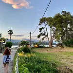 Montsenigos Garden アパート *