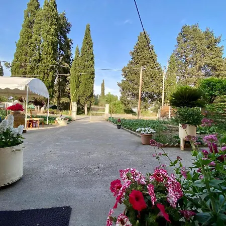 Montsenigos Garden Διαμέρισμα *